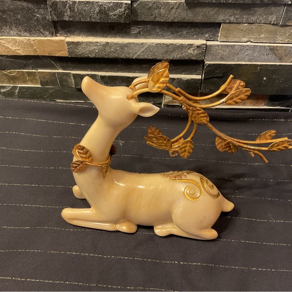 Vintage Gold embossed, resin stacked deer Deer Figurine 8“ x 7“ - Picture 4 of 6